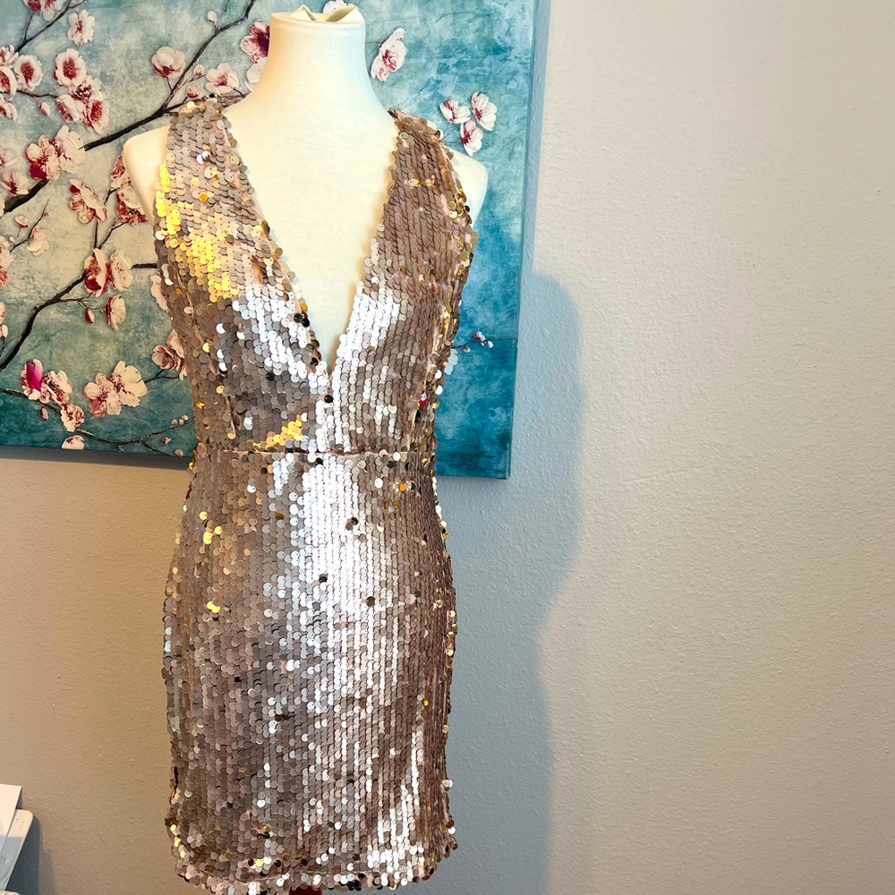 Akira
Dress